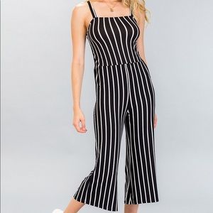 WIDE-LEG CAPRI JUMPSUIT